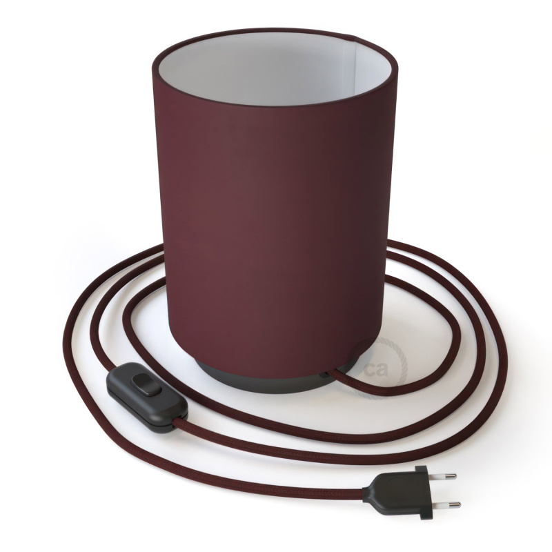 creative cables Posaluce, kovové svítidlo s bordó plátěným válcovým stínidlem, textilním kabelem, in-line vypínačem a 2-pólovou zástrčkou Barva: Černá perleť-bordo