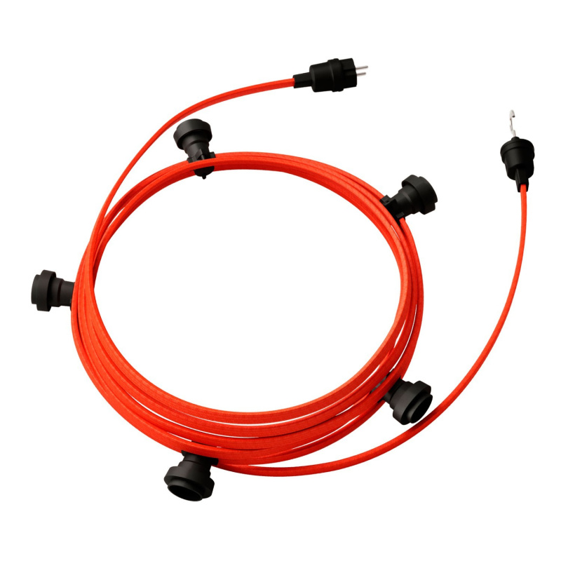 creative cables Hotový světelný řetěz LUMET 7,5 m je sestavený z 5 černých objímek, háčku a zástrčky Barva kabelu: Neonově oranžová - CF15