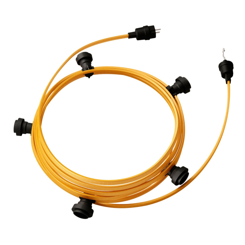 creative cables Hotový světelný řetěz LUMET 7,5 m je sestavený z 5 černých objímek, háčku a zástrčky Barva kabelu: Zlatá - CM05