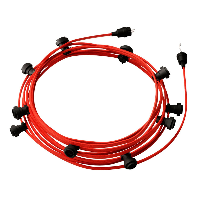 creative cables Hotový světelný řetěz LUMET 12,5 m je sestavený z 10 černých objímek, háčku a zástrčky Barva kabelu: Červená - CM09