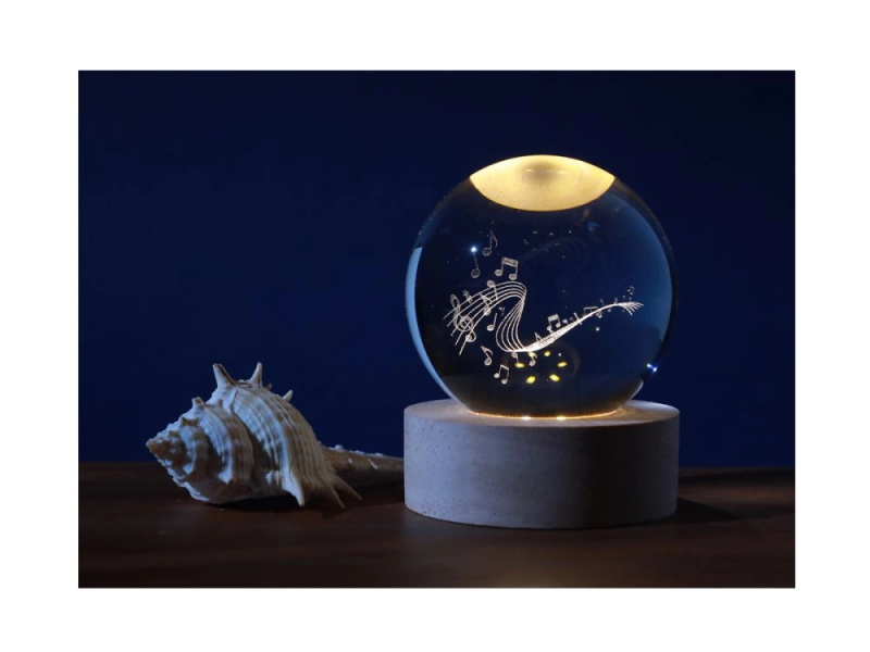 Křišťálová lampa s motivem hudby