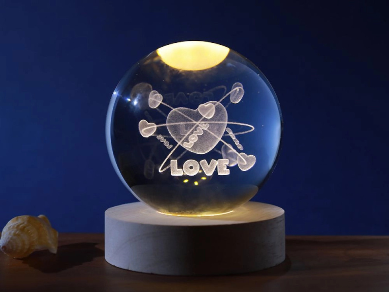 Křišťálová koule Love 8 cm