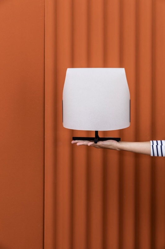 LUANG S stolní lampa, černá/béžová - FARO