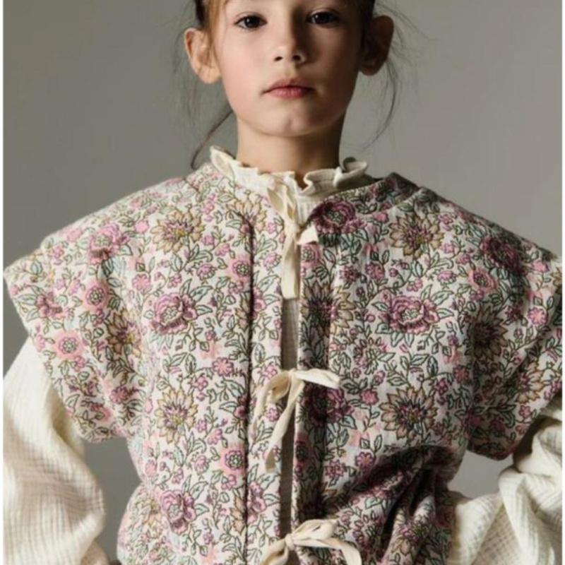 THE NEW SOCIETY Dětská vesta VERSAILLES - Floral Tapestry Velikost: 8y