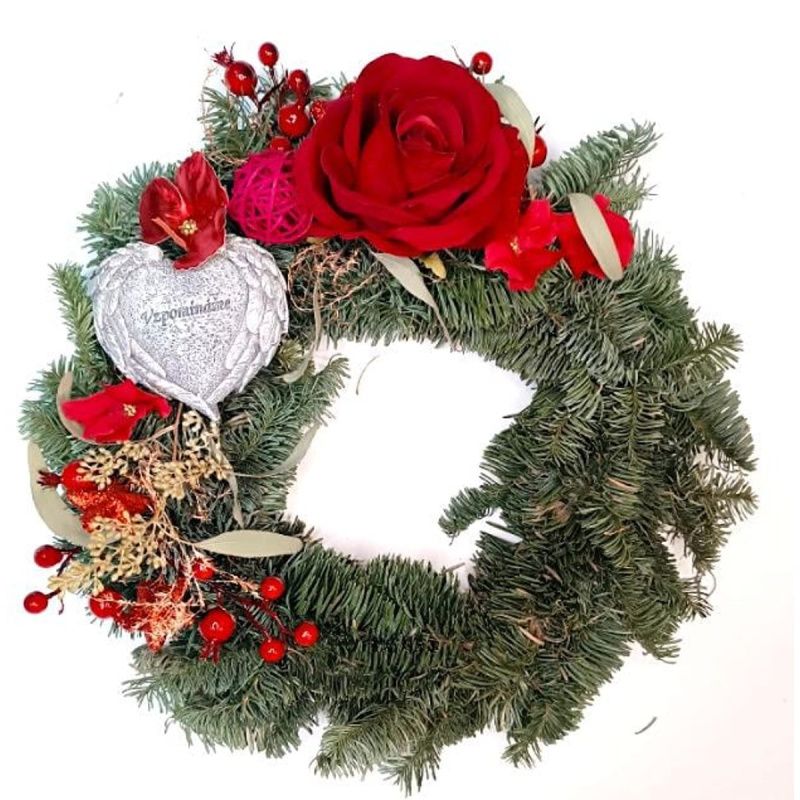 Zimní smuteční věnec se srdcem Ø 30cm