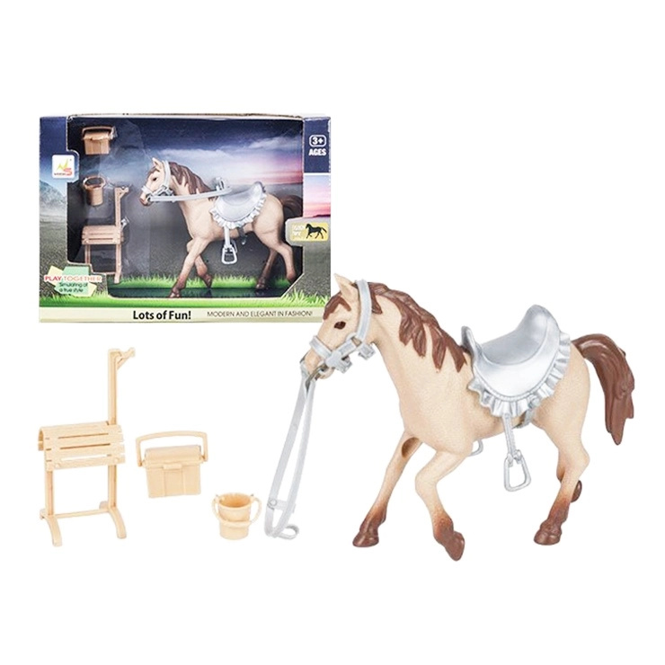 koník ve stáji s doplňky pro dívky