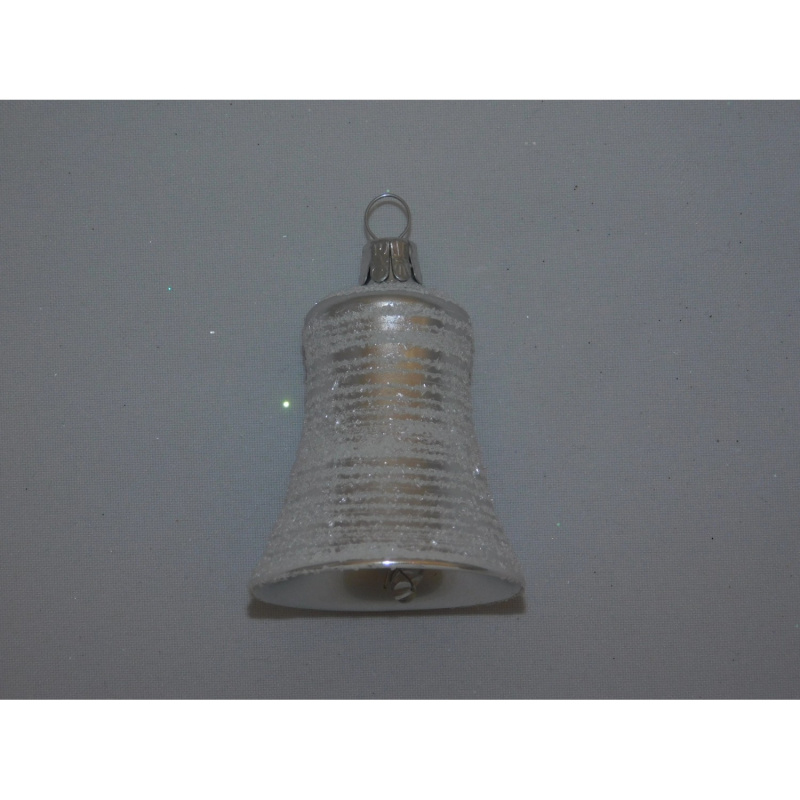 Ornex Skleněná vánoční ozdoba zvonek stříbrný s linkami 5,5 cm