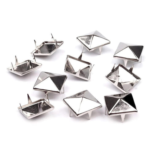 Cvočky na oblečení pyramida (10 ks)