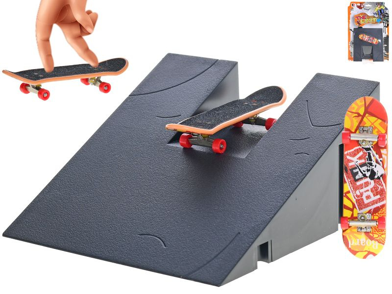 Mikro Skateboard 9,5cm kov s rampou na kartě
