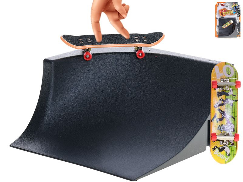 Mikro Skateboard 9,5cm kov s rampou na kartě