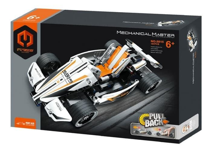 Stavebnice formule s plastovými dílky a mechanismem zpětného natažení
