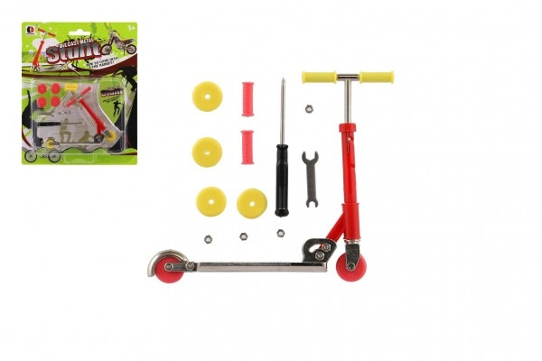 Teddies Koloběžka prstová kov/plast 10cm s doplňky 2 barvy na kartě
