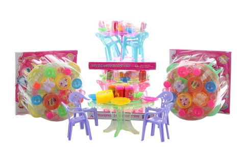 Plastový stoleček s doplňky a židličkami pro děti