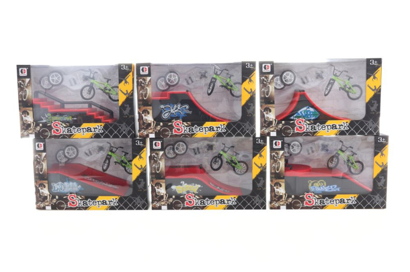 Plastová rampa na skákání s kovovým šroubovacím kolem