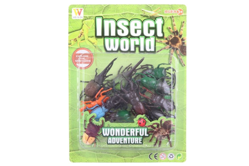 Sbírka plastových brouků na kartě