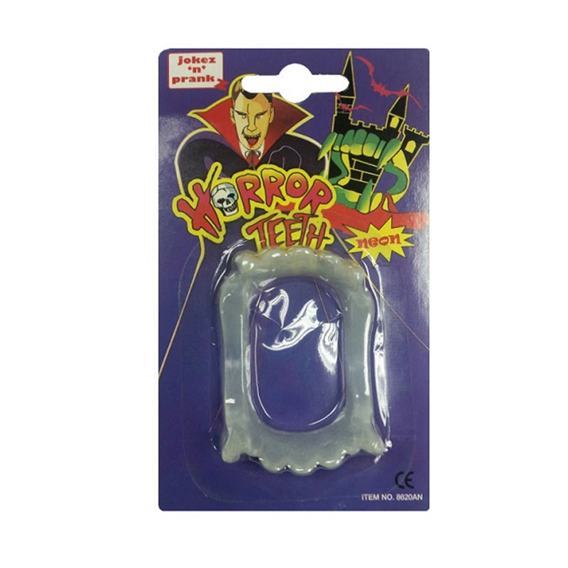 Upíří zuby svítící ve tmě