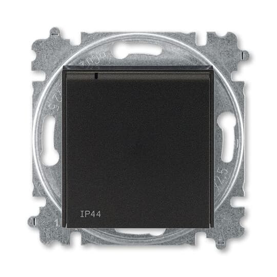 Zásuvka 230 V jednonásobná ABB Levit M s víčkem IP 44 onyx/kouřová černá