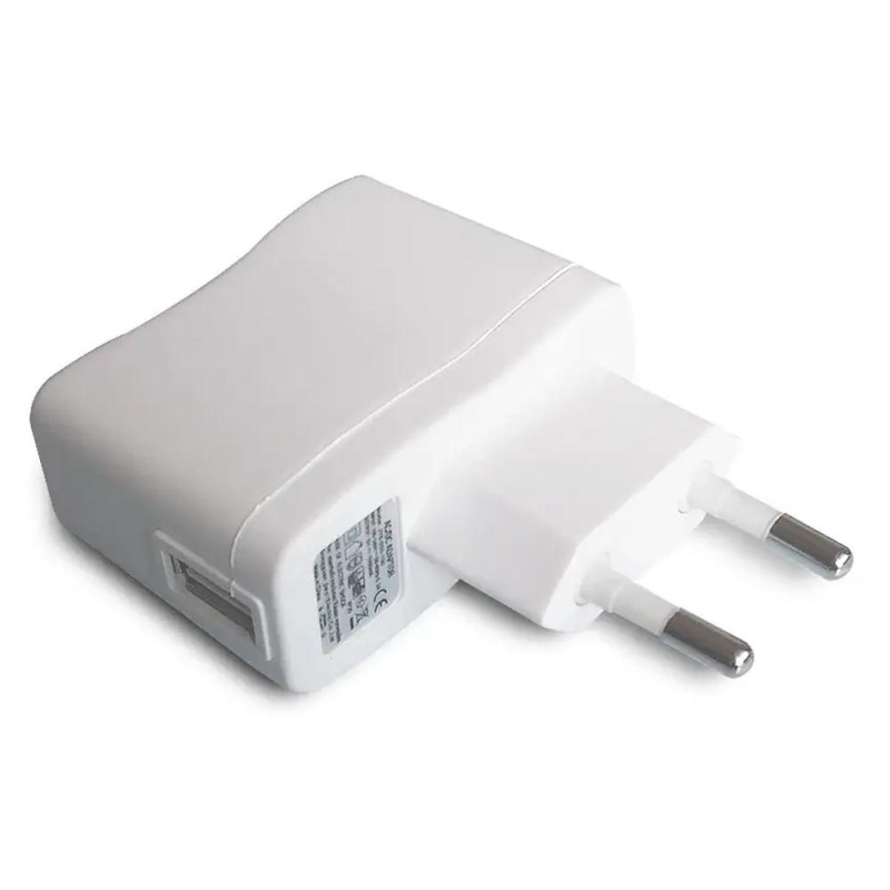 Univerzální USB nabíječka / adaptér  220V 5V TÜV certifikát