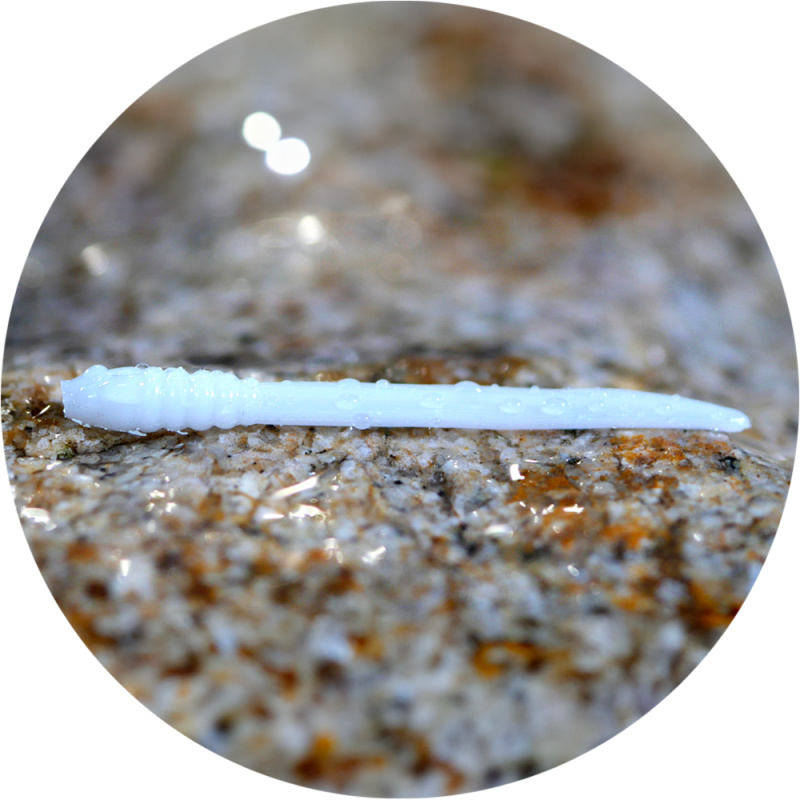 Redbass gumová nástraha micro tail white - s 48 mm
