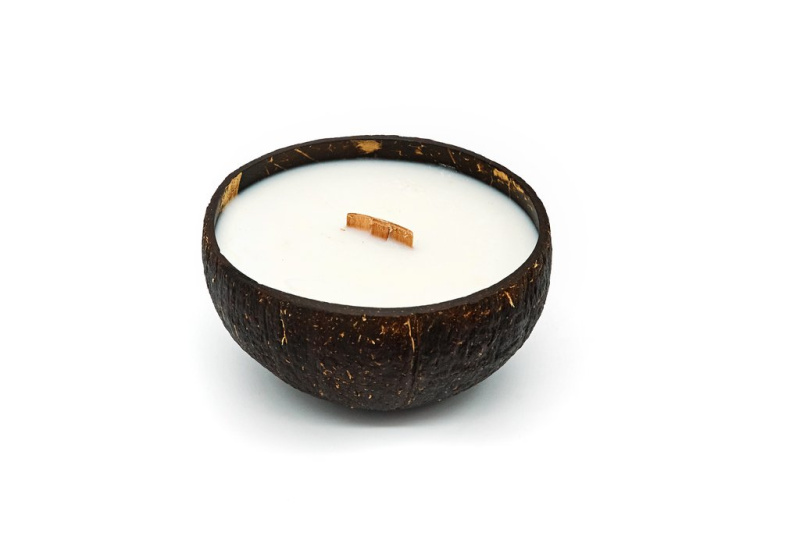 Tropikalia VEGANSKÁ SVÍČKA V KOKOSU Vůně: COCONUT