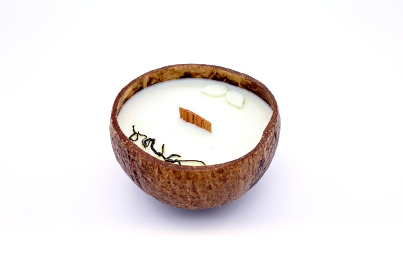 Tropikalia VEGANSKÁ SVÍČKA V KOKOSU Vůně: GREEN TEA