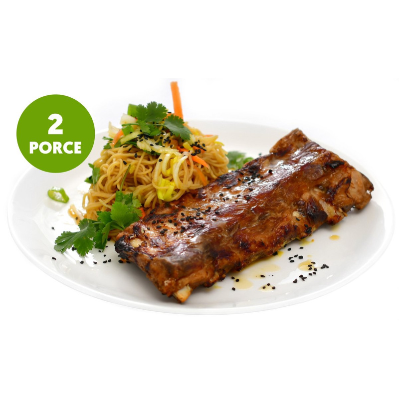 Grilovaná vepřová žebírka teriyaki se salátem z čínských nudlí a sezamem (set k přípravě hotového jídla)
