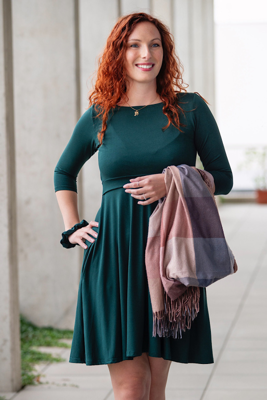 Krásná mamka Celoroční kojicí šaty Amalie s kapsami MOSSY Velikost: M