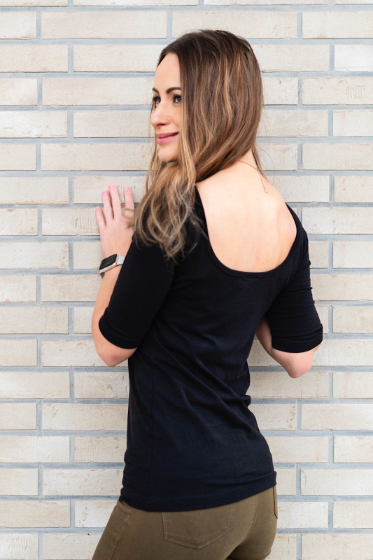 Krásná mamka Elegantní tričko s hlubokými zády black Velikost: S