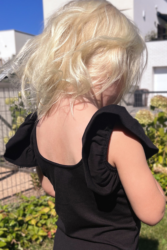 Krásná mamka Dívčí body s volánky a hlubokými zády BIOBAVLNA+MODAL black Velikost: 1-2 roky