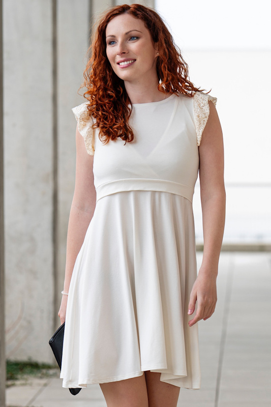 Krásná mamka Kojicí šaty Amalie MANON creamy volánek s krajkou Velikost: XS