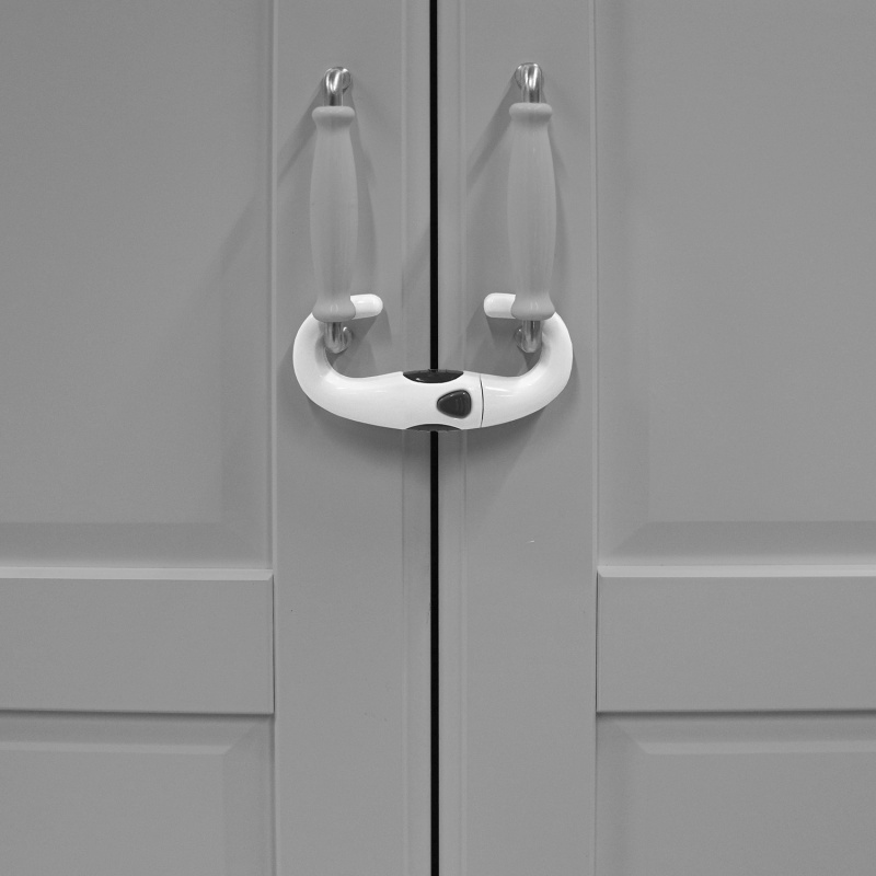 Zopa zámek na úchyty skříněk U white/grey