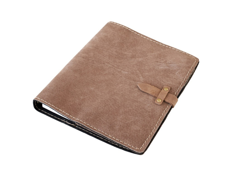 Diář A5 s nýty	- Hnědý semiš