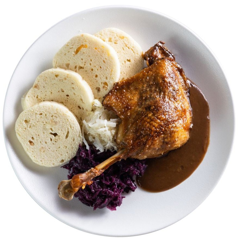 Svatomartinská husa, červené a bílé zelí, houskový knedlík od Honzy Bureše