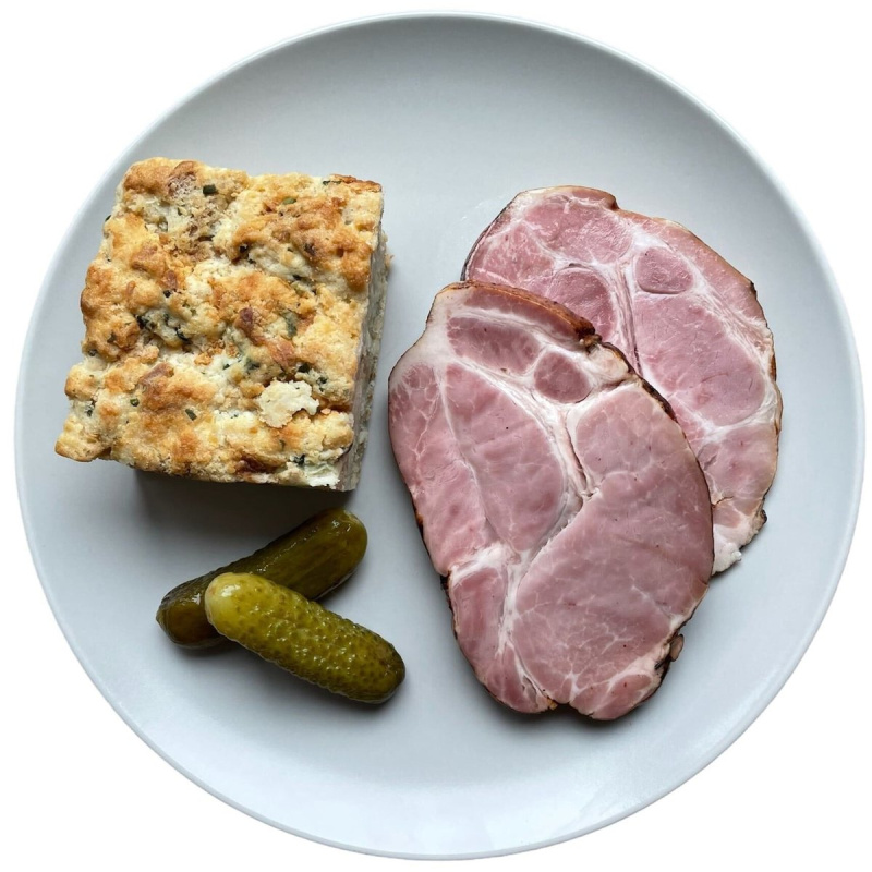 Nádivka s uzenou krkovičkou a kyselou okurkou od Petra Bureše