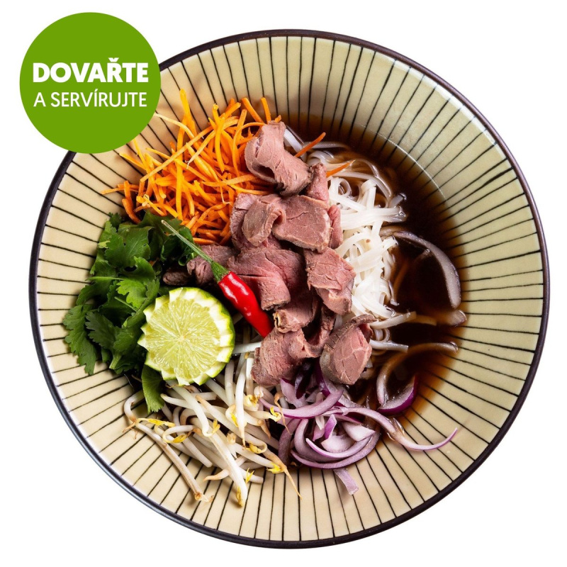 Vietnamská Pho Bo polévka s rýžovými nudlemi z Café Buddha