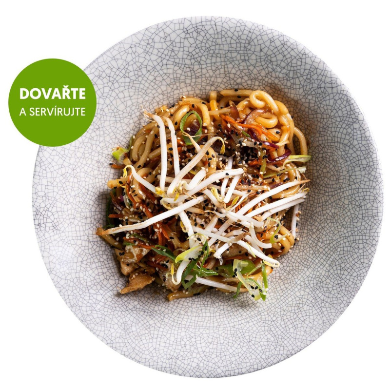 Japonské udon nudle se "sous-vide" kuřecími prsy a teriyaki omáčkou z Café Buddha