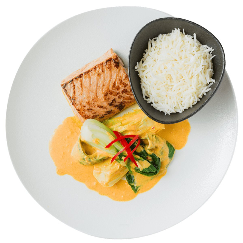 Losos v miso omáčce, pak choi na curry s kokosovým mlékem a basmati rýže
