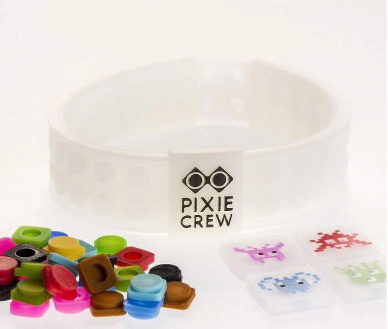 PIXIE CREW Space Invaders Kreativní tématický náramek SVÍTÍCÍ VE TMĚ