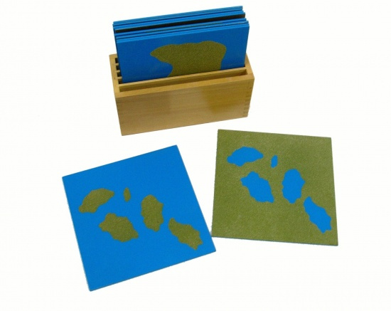 Karty s různými tvary pevniny a vodních ploch Montessori