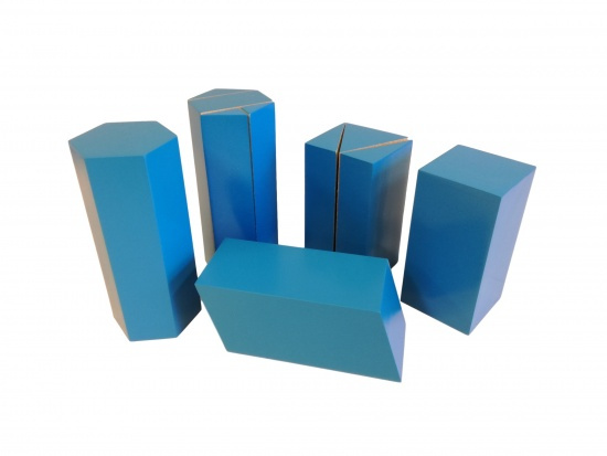 Modré geometrické hranoly Montessori