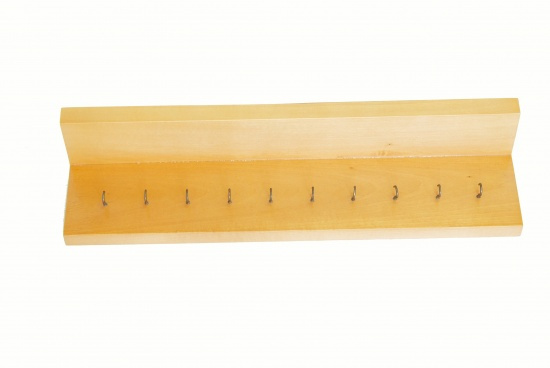 Věšáček na perlové řetězy Montessori