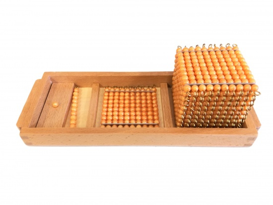 Úvodní podnos k perlovému materiálu Montessori
