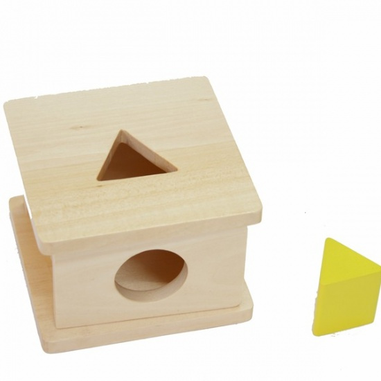 Box na vkládání trojbokého hranolu Montessori