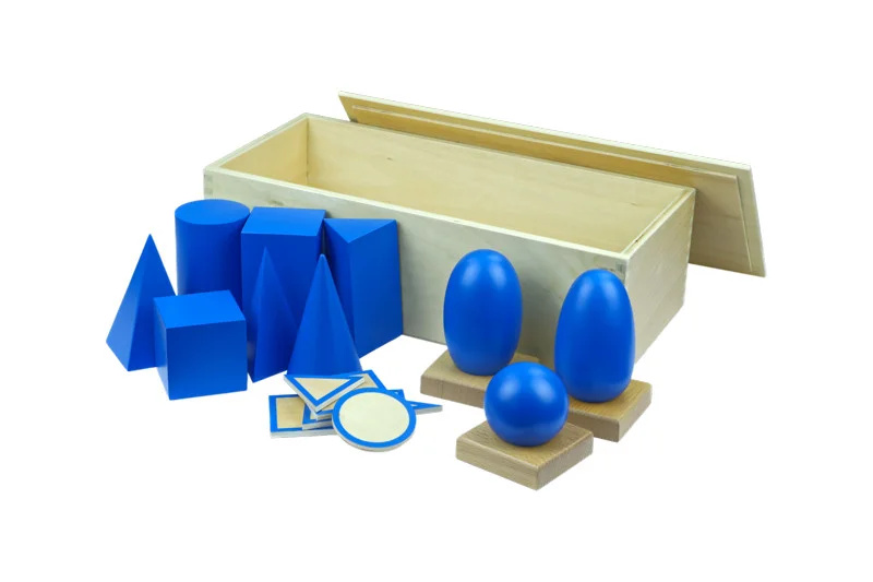 Geometrická tělesa s podstavci a krabicí Montessori