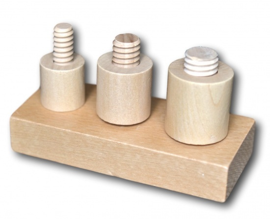 Dřevěné šrouby a matky Montessori