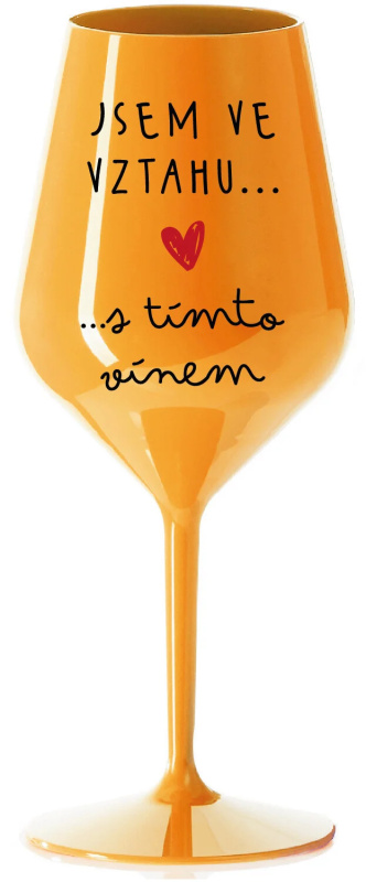 JSEM VE VZTAHU S TÍMTO VÍNEM - oranžová nerozbitná sklenice na víno 470 ml
