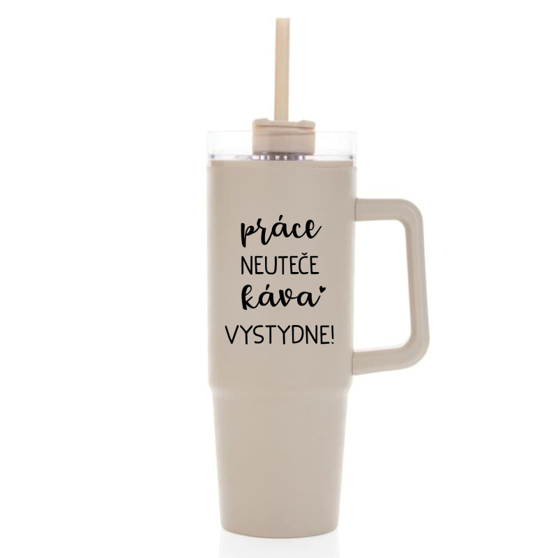 PRÁCE NEUTEČE, KÁVA VYSTYDNE! - béžový cestovní termohrnek s průhledným víčkem 900 ml