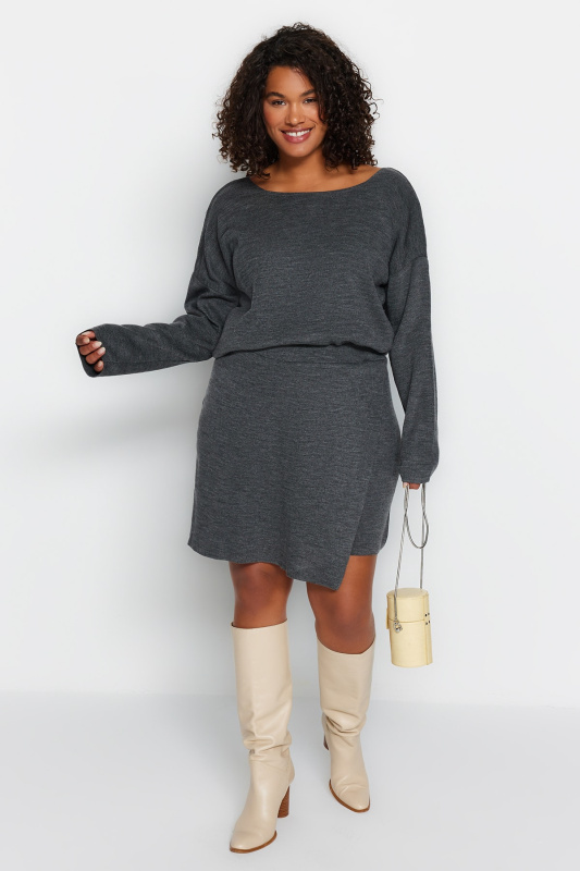 Trendyol Curve antracitový pletený svetr s detailem kříže na zádech