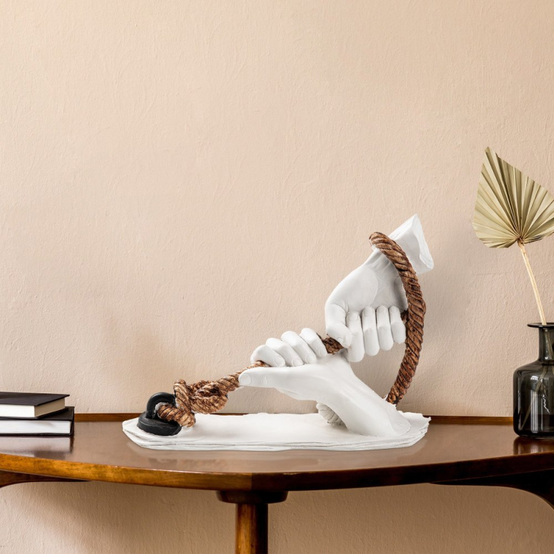 Dekorativní předmět Unity Of Strength Sculpture