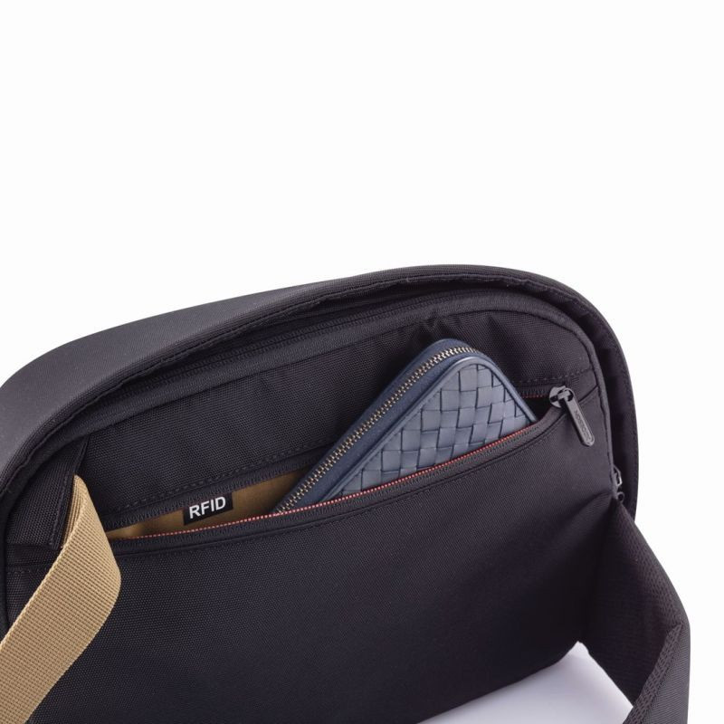 XD DESIGN BATOH BOBBY SLING BLACK P/N: P705.781 NEPLATÍ